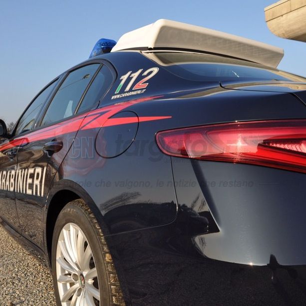 Alba, sorpreso a spacciare al terminal bus: arrestato un 22enne