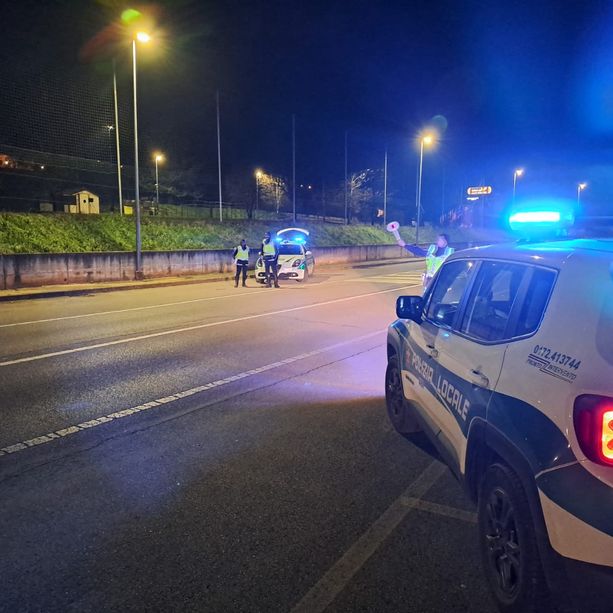 Truffe ad anziani tra Piemonte e Liguria: auto in fuga intercettata dalla Polizia Locale di Bra