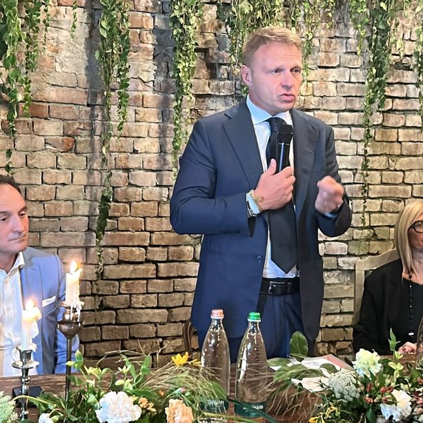 Il ministro Lollobrigida ospite d’onore al capodanno del Tartufo Bianco d’Alba: la &quot;cerca&quot; può iniziare [FOTOGALLERY]