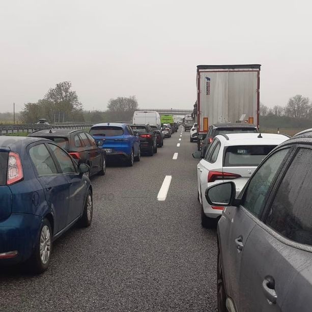 Grave incidente in autostrada, sei vetture coinvolte: traffico paralizzato in tangenziale sud e sulla Torino-Savona