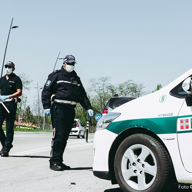 Alba, senza casco tenta la fuga sulla moto appena rubata. Lo ferma la Polizia Locale