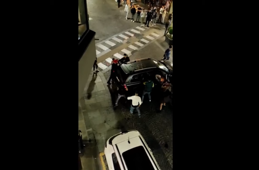Assalto al Suv e rissa in centro Bra: Daspo &quot;Willy&quot; per i sei responsabili [VIDEO]