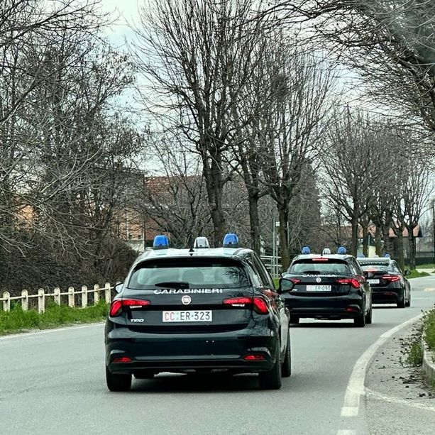Sorprendono ladro in casa e lo picchiano fino a mandarlo in ospedale