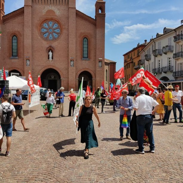 Al via ad Alba la marcia contro il caporalato da piazza Duomo. &quot;Nessuno dovrà essere sfruttato mai più&quot;