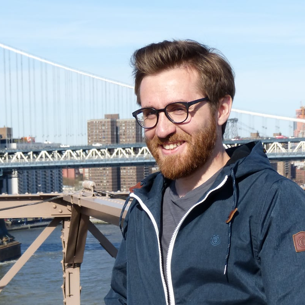 A New York per dare l'ultimo saluto al loro Davide e riaccompagnare le sue ceneri a casa