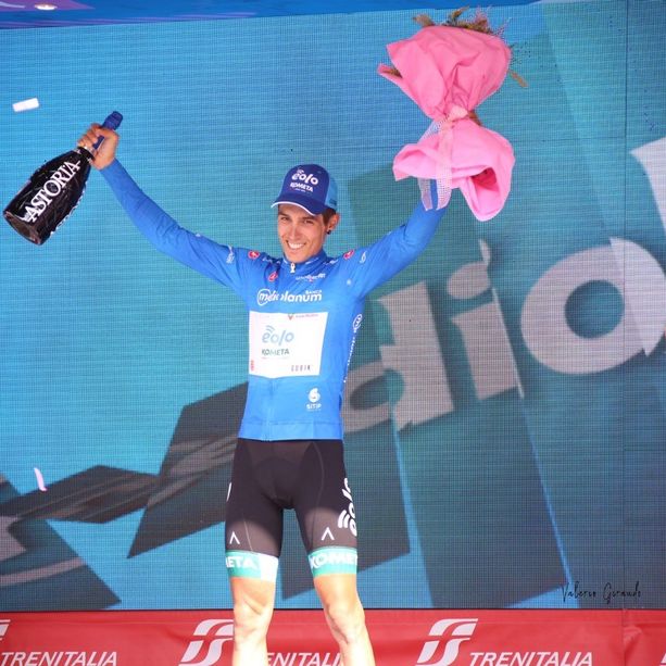 Giro d'Italia 2022, Sanremo-Cuneo: Diego Rosa conserva la maglia azzurra [VIDEO]