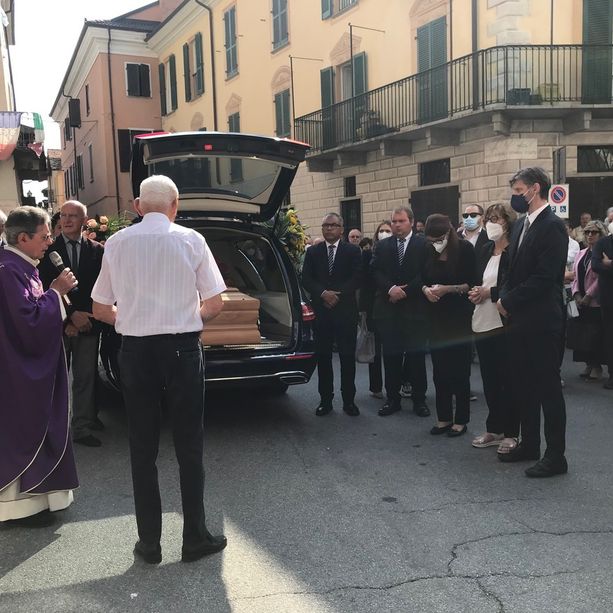 Una vita guidata dalla “passione per la polis”: a Caraglio l’ultimo addio a Lido Riba