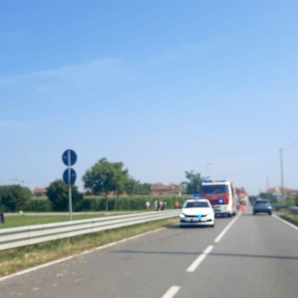 Scontro tra auto e moto  sulla Statale 231 a Fossano, interviene l’elisoccorso