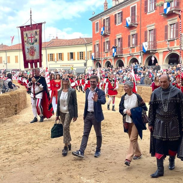 Alba, il Borgo dei Brichèt  cerca una storica tripletta al Palio degli Asini 2024 [FOTO]