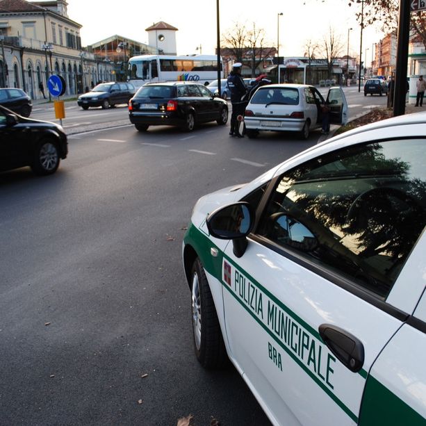 Bra, le coltellate all’ex convivente  e poi il tragico gesto. La donna se la cava con lievi ferite