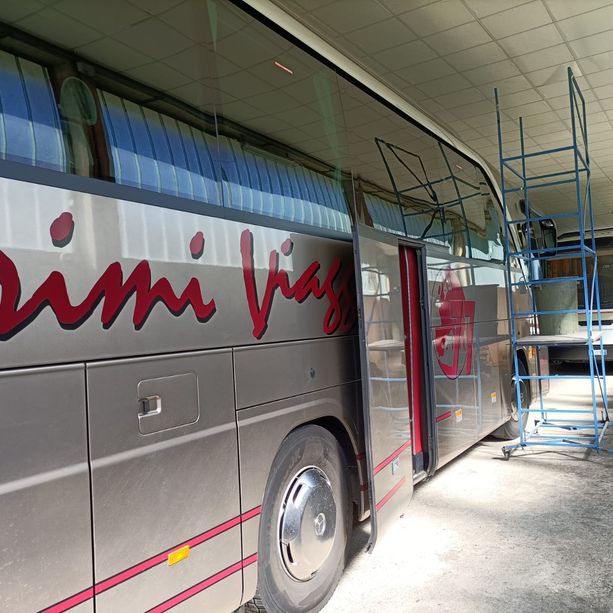 Paura a San Michele Mondovì, baby gang all'assalto di un pullman