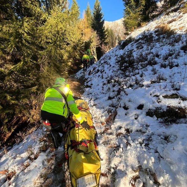 Cade in Valle Colla: escursionista cuneese recuperata dall'elisoccorso