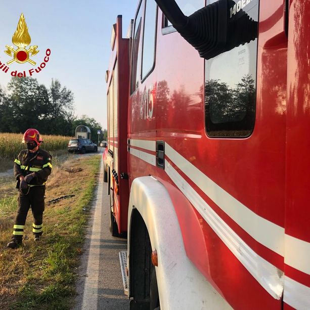 Moto contro furgone lungo la circonvallazione di Canale: due feriti in gravi condizioni