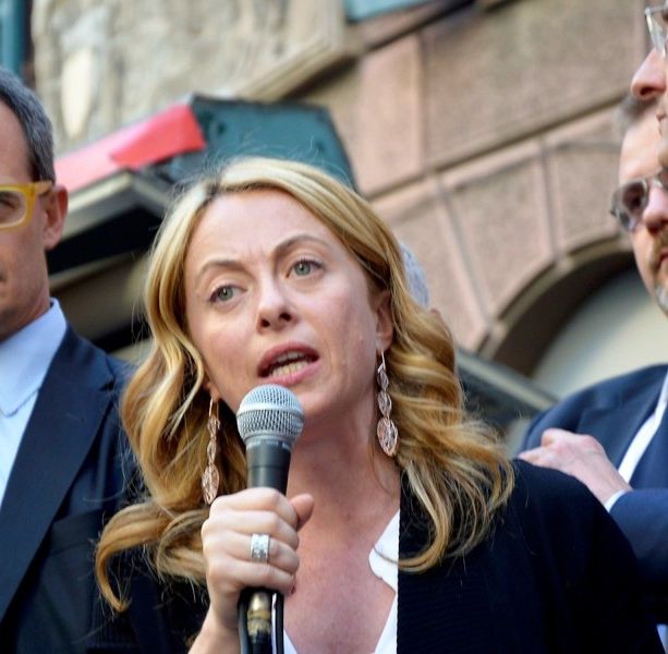 Anche Meloni in campo per Roggero: &quot;Difesa sempre legittima&quot; Le famiglie dei rapinatori uccisi verso la costituzione di parte civile