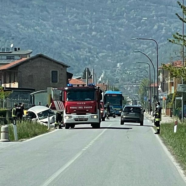 Frontale fra due auto a Dronero: una donna ferita
