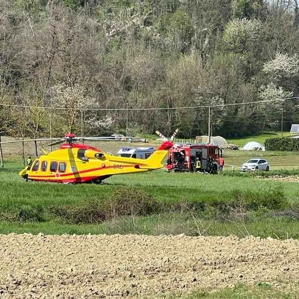 Auto contro una moto a Vezza d'Alba, muore una 41enne di Monteu Roero