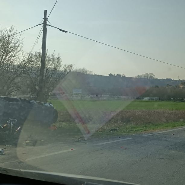 Auto e moto si scontrano sulla Fondovalle: muore centauro di 25 anni