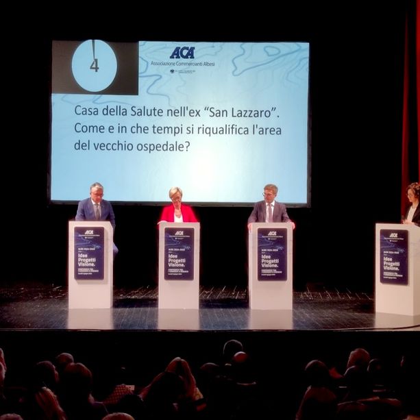 Alba, Teatro Sociale gremito  per il confronto fra i tre candidati  alla guida del municipio [FOTO]