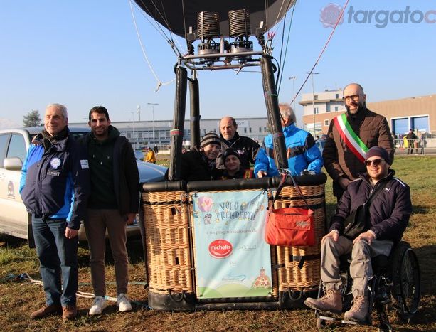 Donato a Mondovì il cesto che consentirà anche ai disabili di volare in mongolfiera