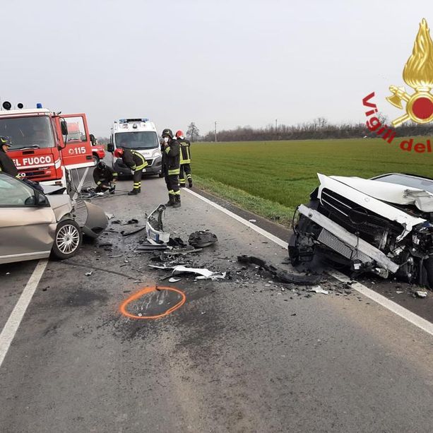 Frontale tra due auto tra Genola e Savigliano: un ferito grave trasferito al CTO