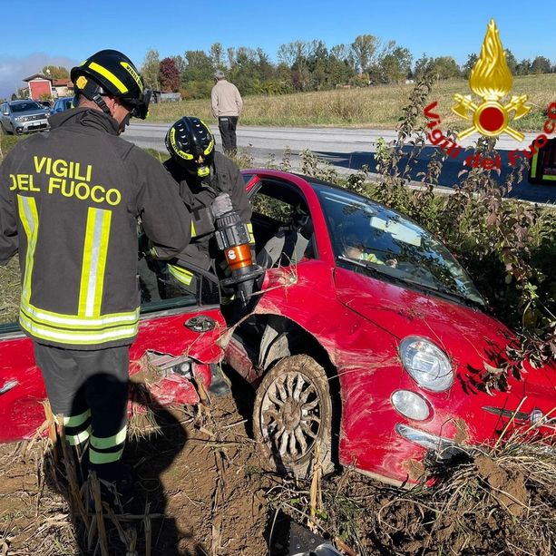Auto fuori strada tra Beinette e Chiusa di Pesio: in ospedale la conducente del mezzo