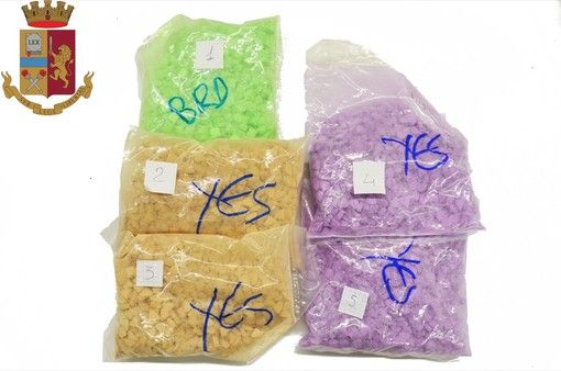 Due chili e mezzo di pasticche di ecstasy in casa a Cuneo, il figlio: &quot;Mio padre non sapeva nulla&quot;