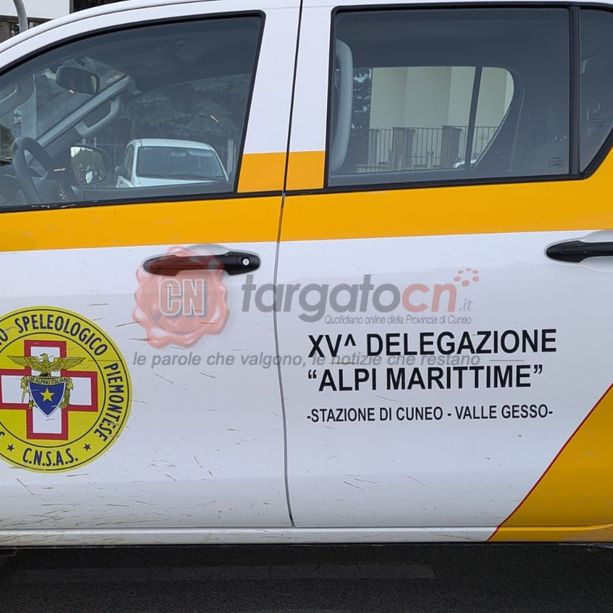 Gita in Valle Gesso si trasforma in tragedia: escursionista precipita e muore