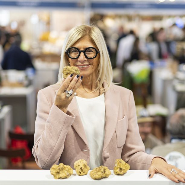 &quot;I ricordi di Papa Francesco e Mattarella: simboli della Fiera del Tartufo Bianco d'Alba&quot;