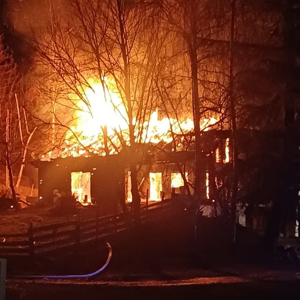 Incendio a Chiusa Pesio: &quot;L'agriturismo Coc Ner è salvo. Non cancellate le prenotazioni&quot;