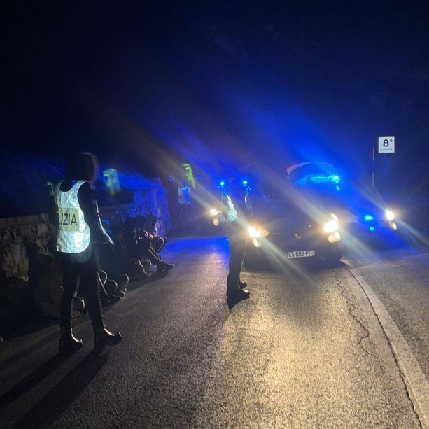 Colle della Maddalena: la Polizia insegue ed arresta un “passeur”, a bordo dell'auto otto migranti tra cui un minore