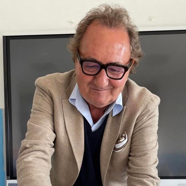&quot;Un prof che faceva la differenza&quot;: lutto ad Alba e al Cillario Ferrero per la morte di Massimo Lavelli