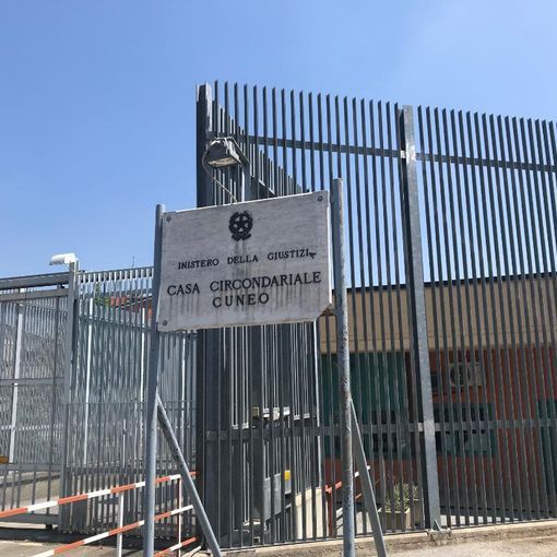 Presunte torture al carcere di Cerialdo: il gip reintegra l'ispettore in servizio Presunte torture al carcere di Cerialdo: il gip reintegra l'ispettore in servizio