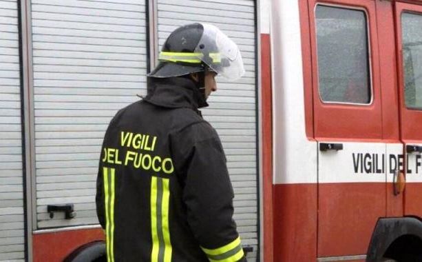 Moto contro furgone a Centallo, in via Torino: soccorsi sul posto