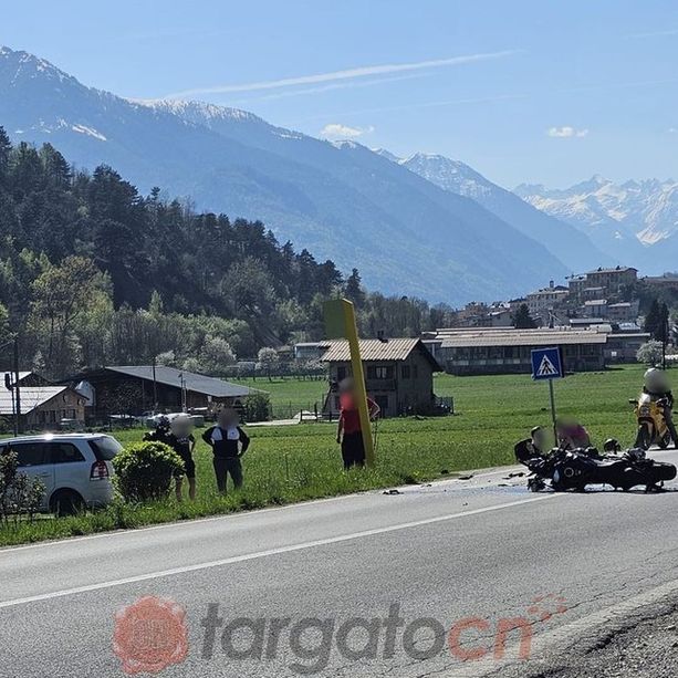 Scontro auto-moto a Demonte sulla strada statale 21: si segnalano rallentamenti al traffico