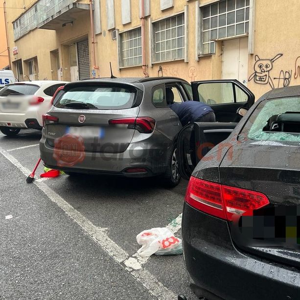 &quot;Non lasciate nulla sulle automobili: hanno frantumato vetri per poche monete da 10 centesimi&quot;