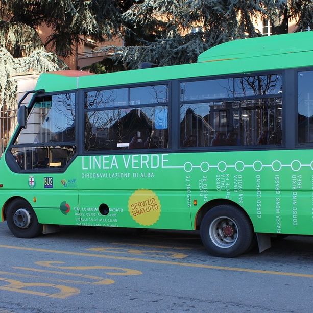 Alba, la &quot;navetta verde&quot; ostaggio di una baby gang. In campo la Municipale