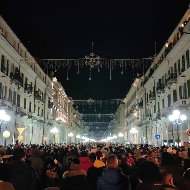 Cuneo come una 'discoteca a cielo aperto': è tornata IllumiNatale [FOTO e VIDEO]