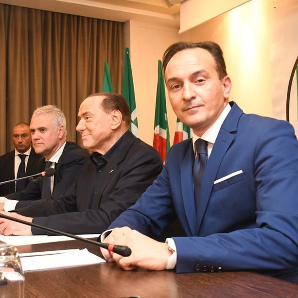 Che sta succedendo in Forza Italia, partito del governatore del Piemonte?