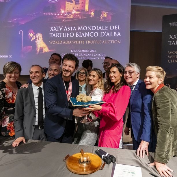 Asta Mondiale del Tartufo Bianco d'Alba: vola a Hong Kong il lotto finale da oltre 1.000 grammi [GALLERY e VIDEO]