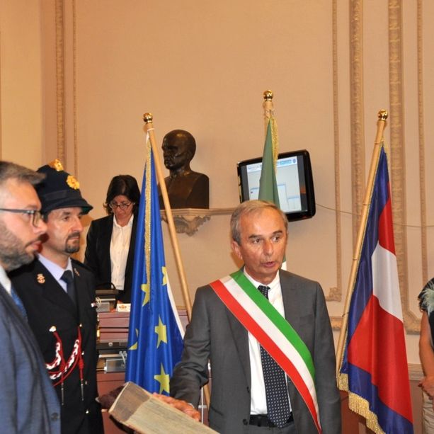 Bra, la nuova consigliatura  si apre con un minuto di silenzio  per l’orribile morte di Satnam Singh [FOTOGALLERY]