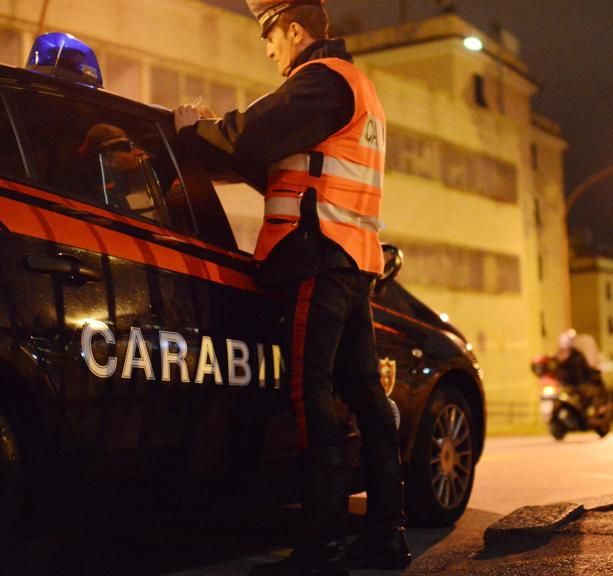 Con un coltello e una bottiglia di vetro rapina un passante in piazza Roma a Bra:  rintracciato e arrestato dai Carabinieri