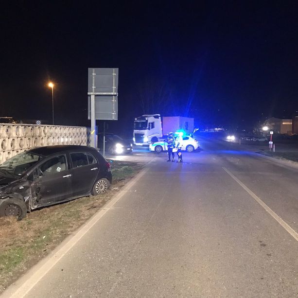 Violento scontro tra due auto sulla Provinciale 7 tra Pollenzo e Cinzano