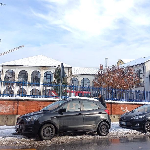 Crolla il soffitto di un’aula al liceo Giolitti-Gandino di Bra. Uno studente ferito