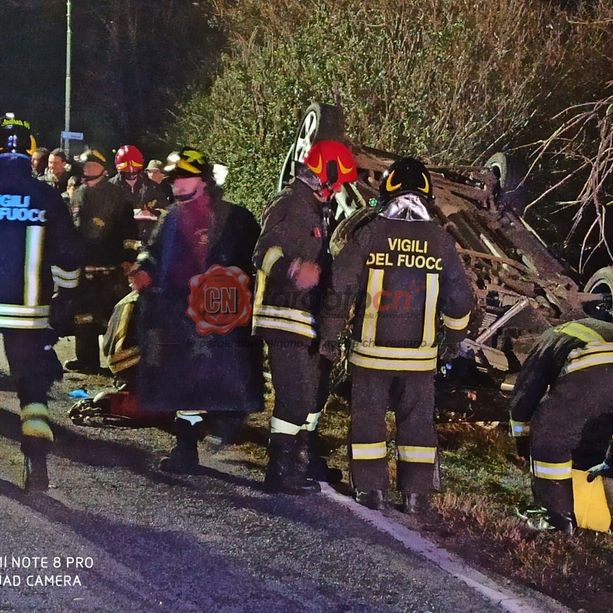 Gravissimo schianto frontale tra Bagnolo Piemonte e Cavour: un morto e diversi feriti