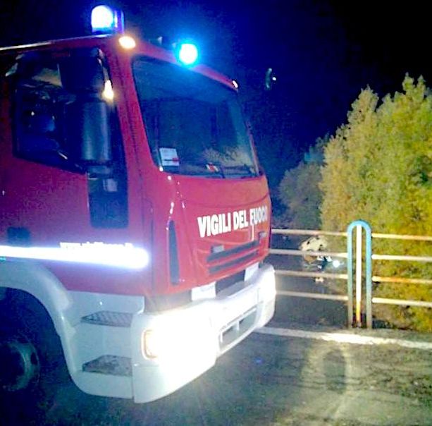 Auto finisce nella scarpata a Brossasco: due giovani morti e due feriti gravi