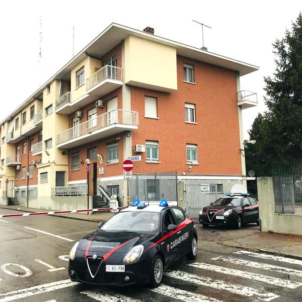 Alba, dallo spaccio a collette per fabbricare ordigni: denunciati due studenti minorenni