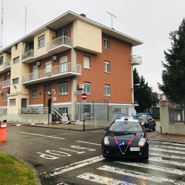 Alba, si intrufola nell'ex seminario e tenta di rapinare un anziano sacerdote: arrestato dai carabinieri