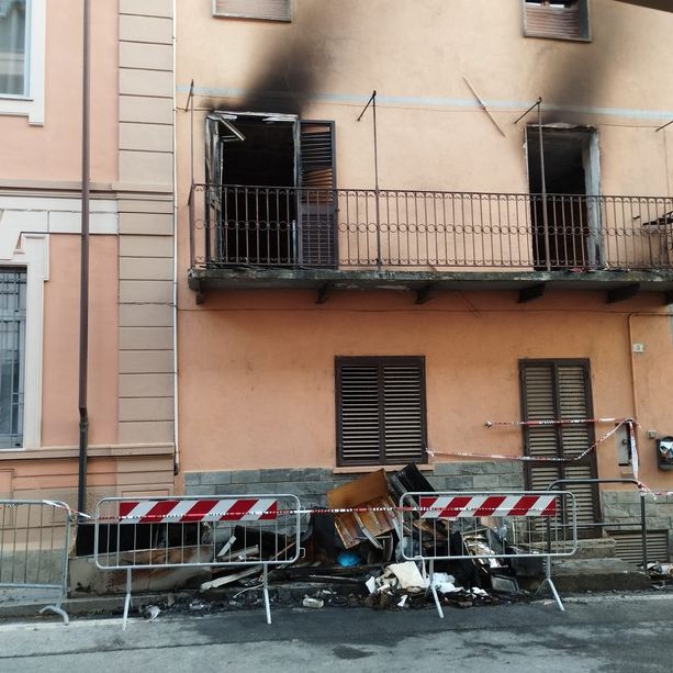 Uomo di 61 anni muore nell’incendio della sua abitazione a Castelletto Stura