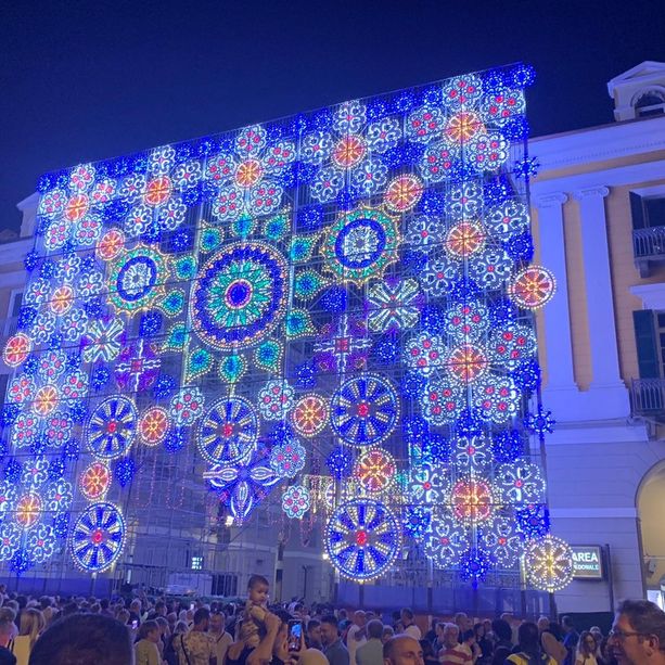 Cuneo torna capitale di luci e fiori: al via l'edizione 2023 dell'Illuminata [FOTOGALLERY]