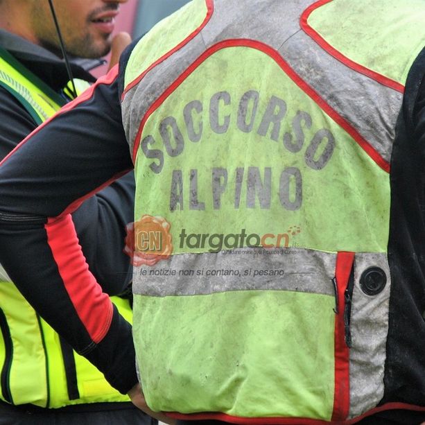 Venti escursionisti bloccati in tre rifugi della Valle Gesso: l'elicottero non può volare, intervento via terra